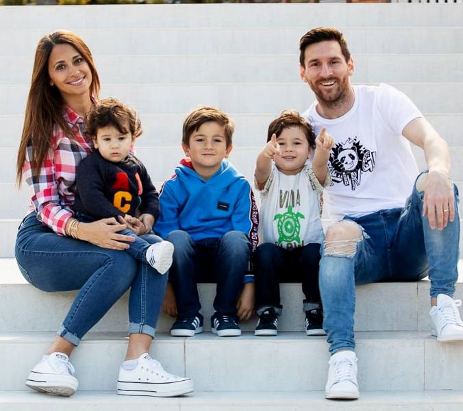 Lionel Messi with his wife Antonella Roccuzzo and his kids Thiogo, Mateo, and Ciro
