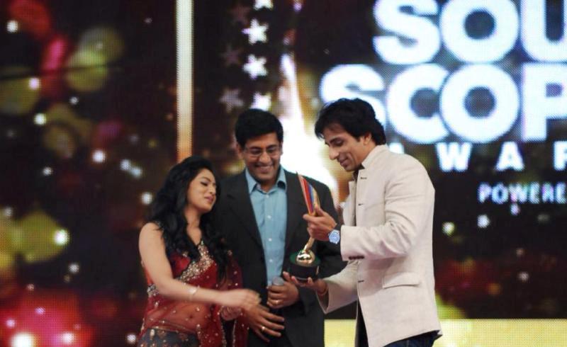 Nikesha Patel Receiving her Award