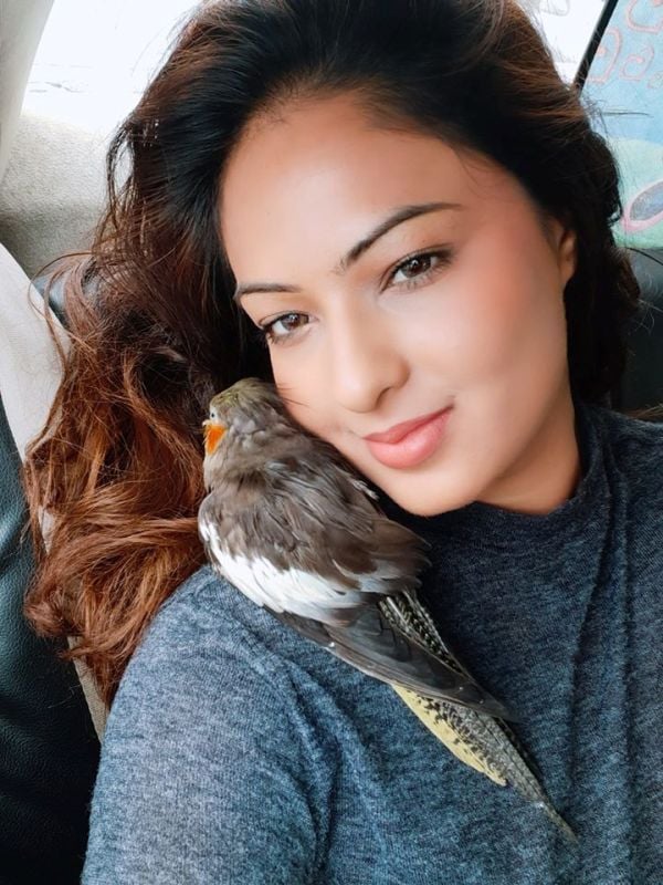 Nikesha Patel with her bird- Totsy