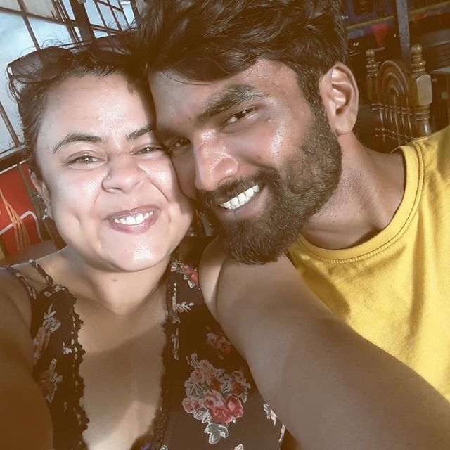 Nikhil Vijay with his girlfriend 