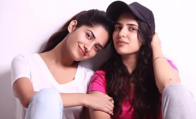 Ruhani Sharma with her sister
