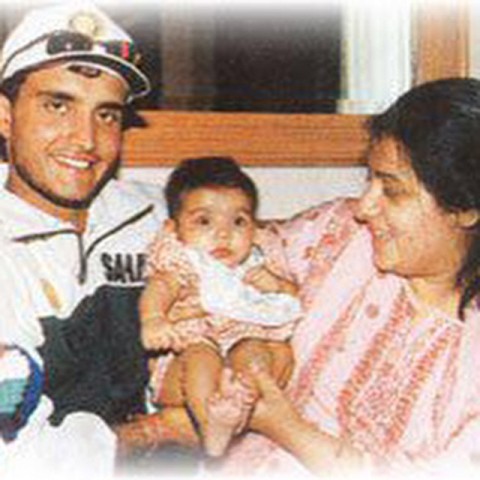 Sana Ganguly in childhood with her parents