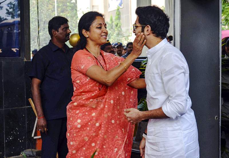 Supriya Sule greeting Aditya Thackeray before he enters the Maharashtra Vidhan Sabha