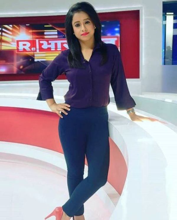 Aenkar Chitra Tripathi Xxx Video - Sweta Tripathi (News Anchor) Age, Boyfriend, Husband, Family ...