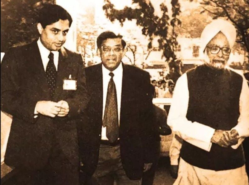 Aditya Puri with Deepak Parekh and Manmohan Singh during the inaugaration of HDFC Bank