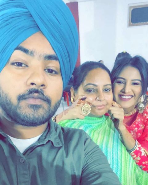 Baani Sandhu with her mother and brother