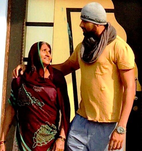 Rinku Singh with his mother