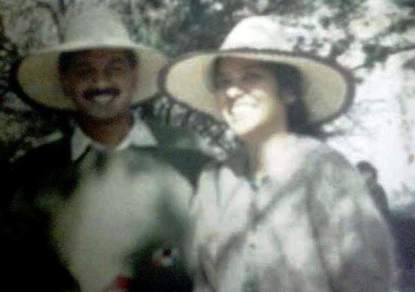 सुनीता केजरीवाल अपने छोटे दिनों के दौरान अरविंद केजरीवाल के साथ