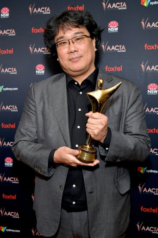 बोंग जून-हो ने अपने ऑस्ट्रेलियन अकादमी ऑफ़ सिनेमा एंड टेलीविज़न आर्ट्स (AACTA) पुरस्कार के साथ