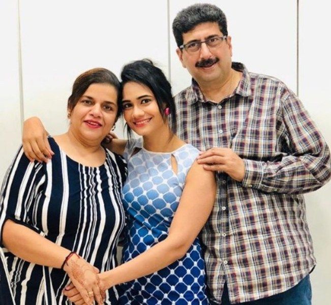 Richi Shah with her Parents