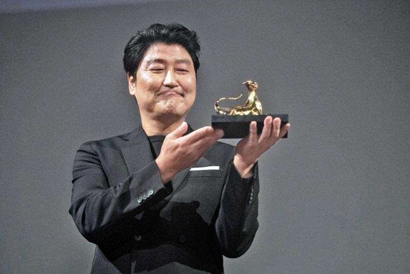 Song Kang-ho with his Excellence Award at 72nd Locarno International Film Festival