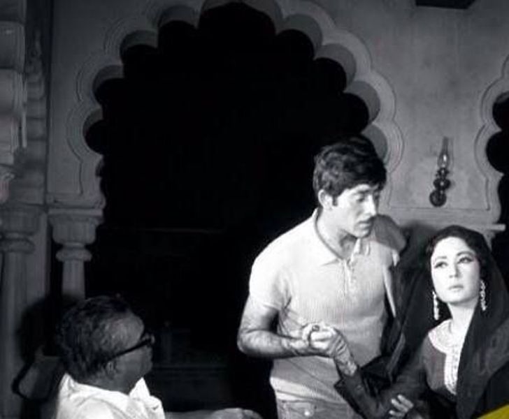 Amrohi directing Raaj Kumar and Meena Kumari in Pakeezah