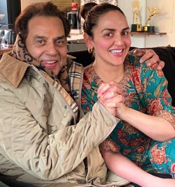Esha Deol With Her Father, Dharmendra