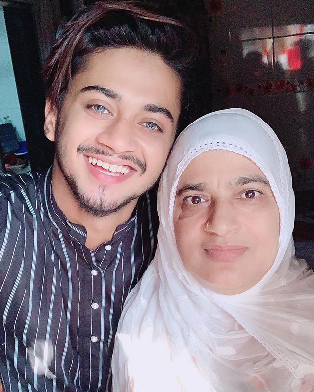 Hasnain khan with his mother