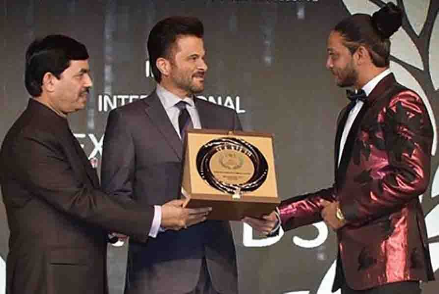 Melvin Louis Receiving his India’s International Excellence Awards