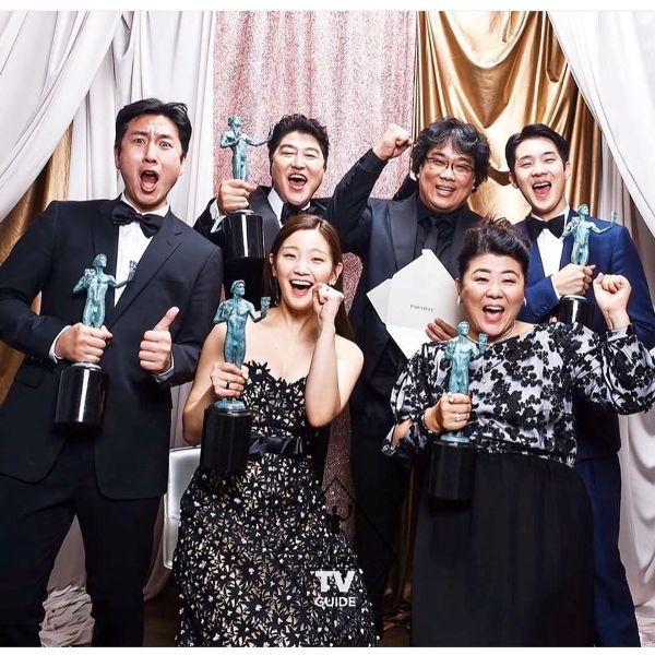 Park So-dam and the cast of 'Parasite' showing Screen Actors Guild Award