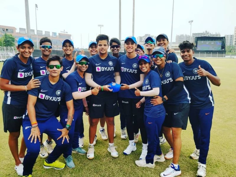 Shafali receiving her Team India Cap from Smriti Mandhana ahead of her debut game against South Africa