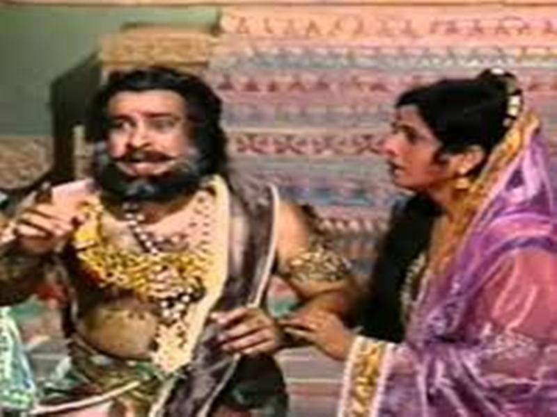 Bal Dhuri as Dashrath and Jayshree Gadkar as Kaushalya in Ramayan