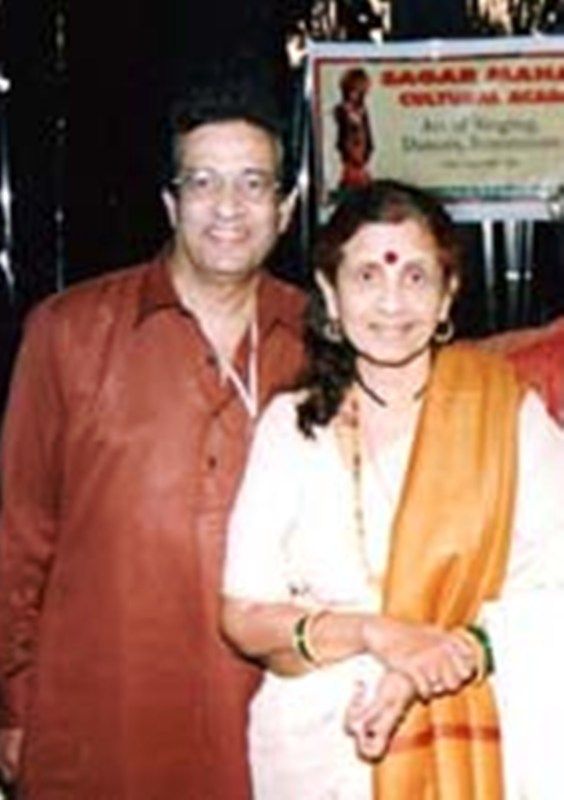 Bald Dhuri With His Wife Jayshree Gadkar