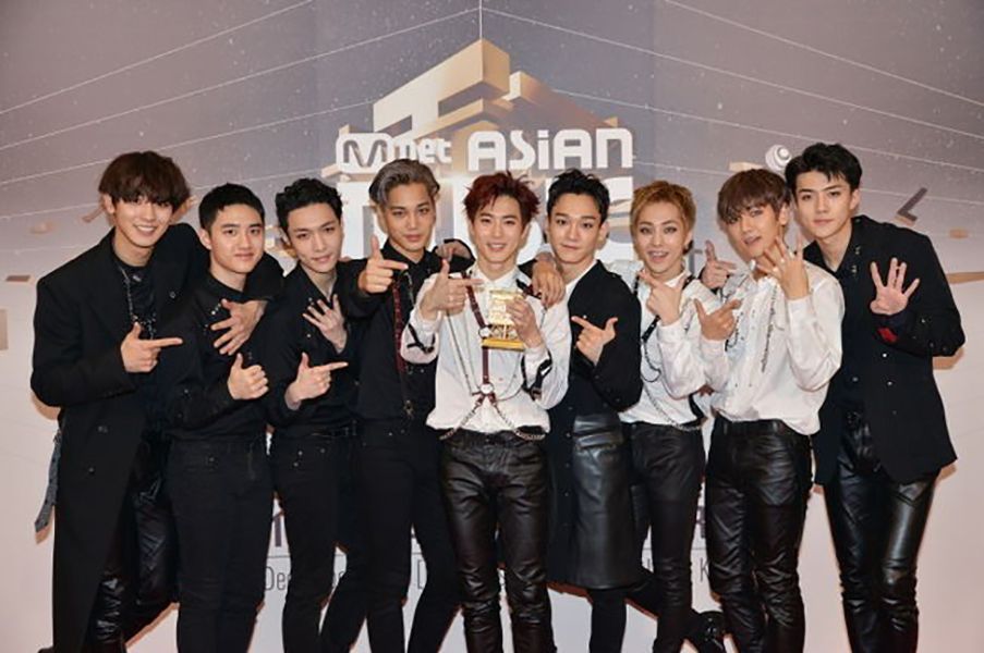 Exo with their Mnet Asian Music Award