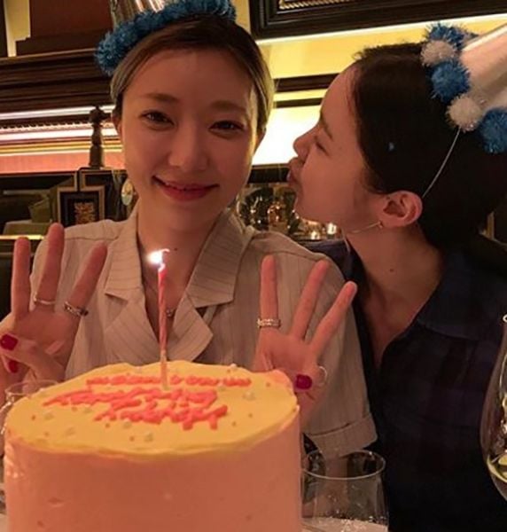 Kim Ye-won with her Sister