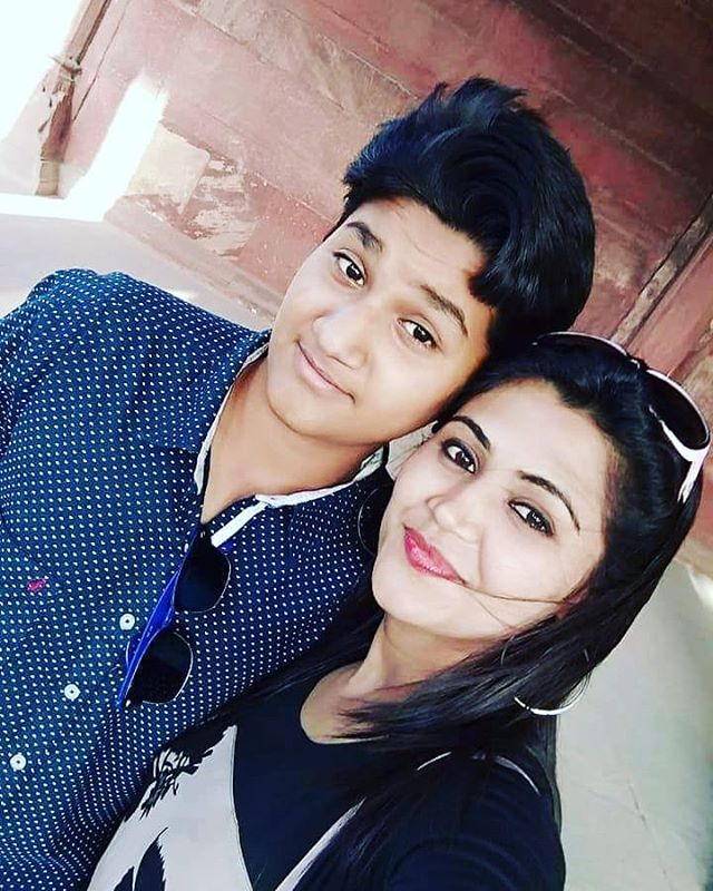 Naina Yadav with her brother