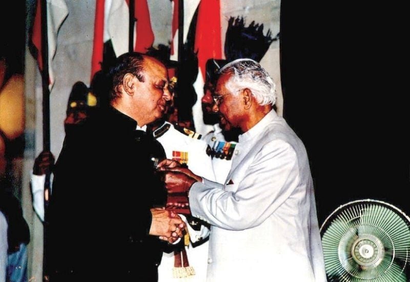 Ramanand Sagar Receiving Padma Shri by KR Narayanan in 2000