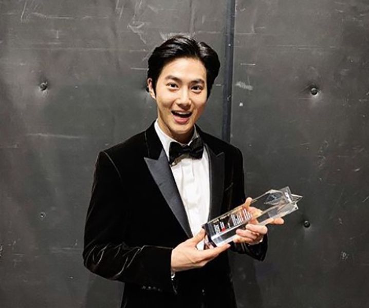 Suho with his DIMF Award