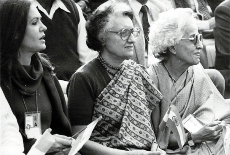 Teji Bachchan (extreme right) With Indira Gandhi and Sonia Gandhi (extreme left)