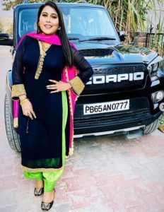 Afsana Khan with her car