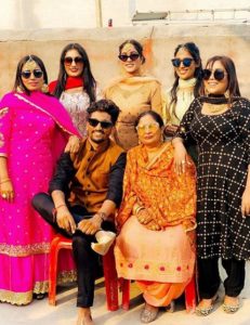 Afsana Khan with her family