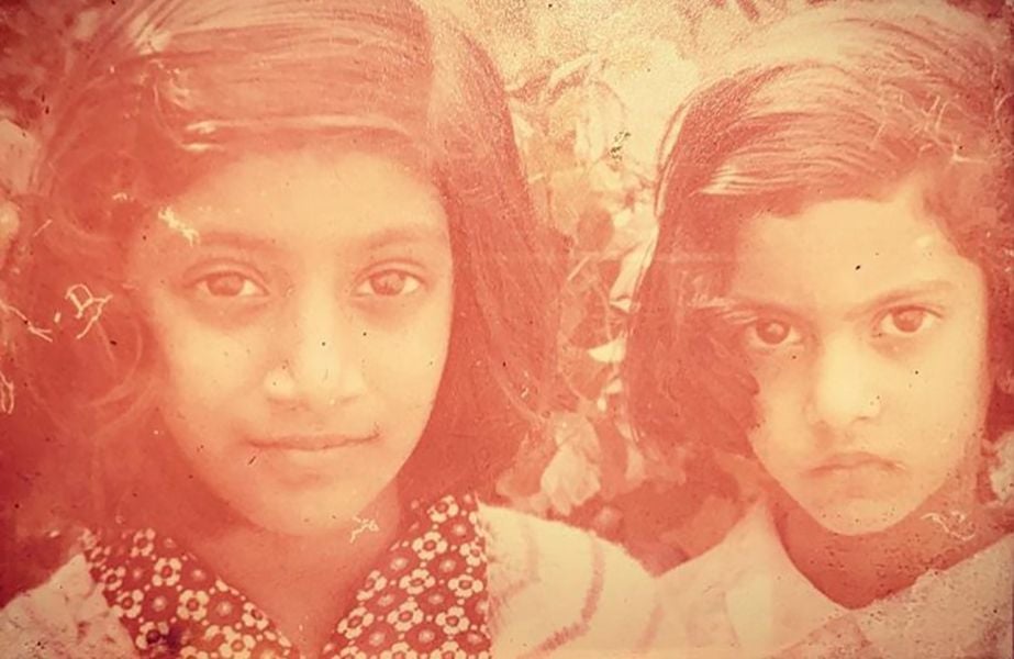 Childhood Picture of Poorna Jagannathan wilth her Sister