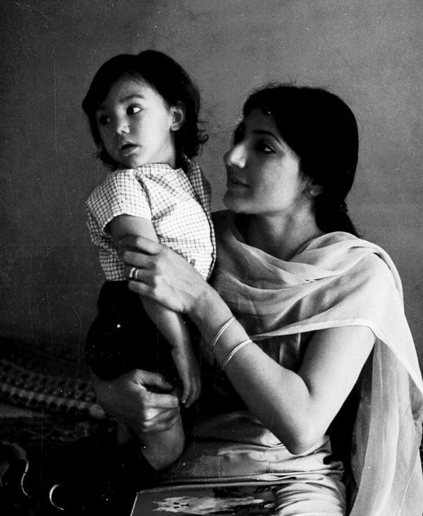 Ishwak Singh's Childhood Picture With His Mother