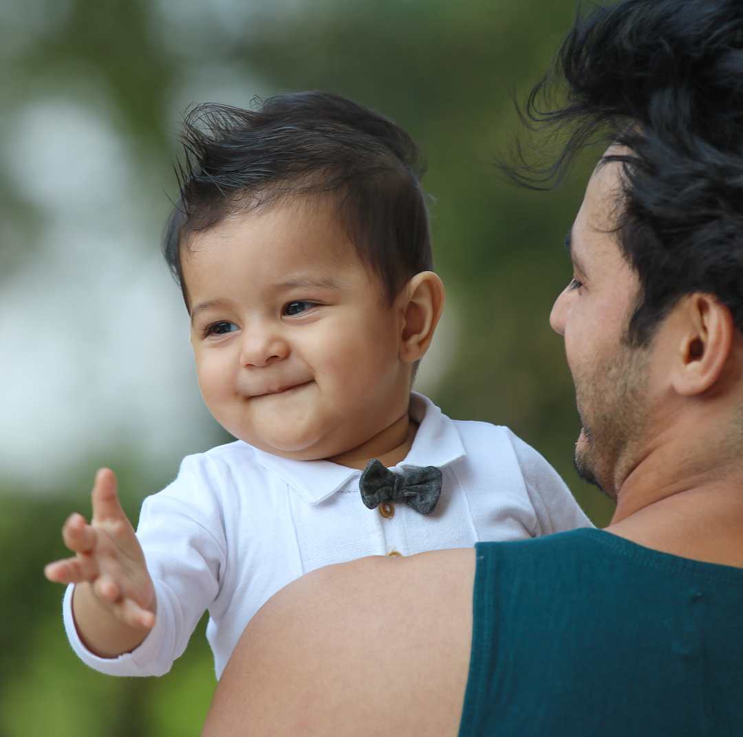 रवि भाटिया अपने बेटे के साथ 