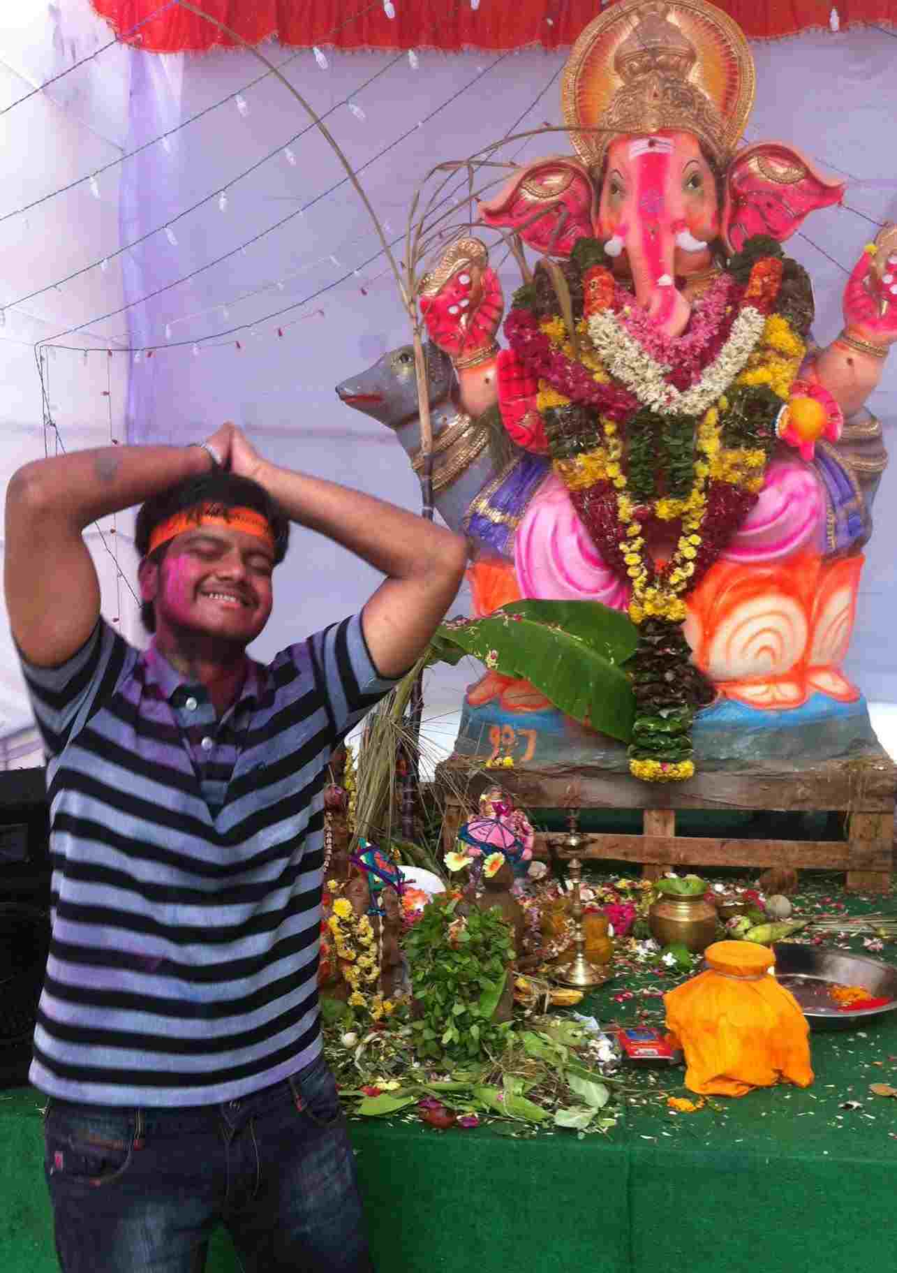 Deek Sunny with Lord Ganesha's idol