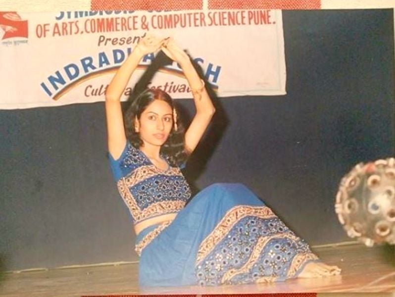 Khushboo Upadhyay Performing in Her College's Function