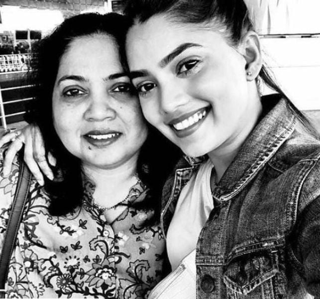 Tanvi Shinde With Her Mother