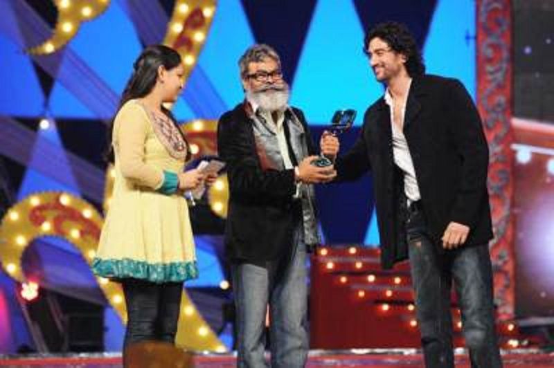 Anupam Shyam Receiving an Award For His Serial