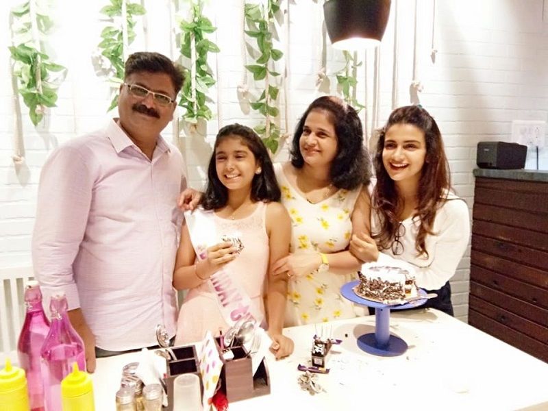 Resham Shrivardhan With Her Family