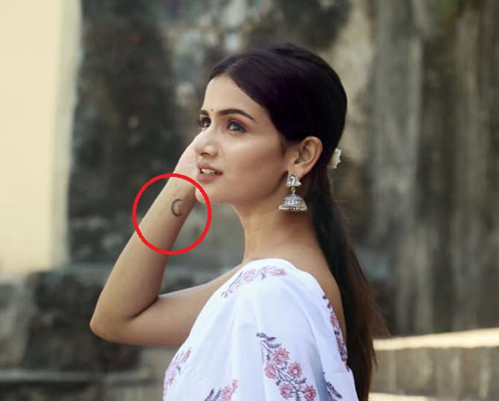 Resham Shrivardhan's Tattoo om Her Wrist