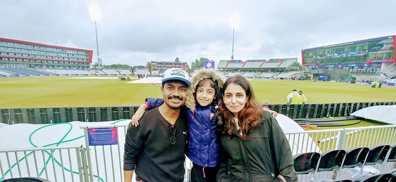 Vikas Kumar With His WIfe and Daughter