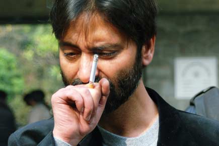 Yasin Malik Smoking cigaratte