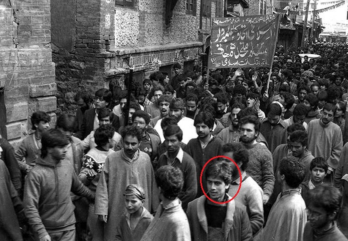 Yusuf Shah along with Yasin Malik leading an election rally in 1987