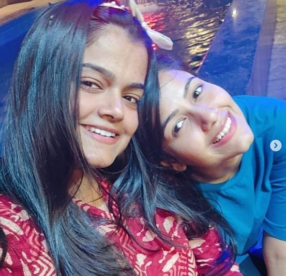 Shubhanshi Raghuwanshi with her sister
