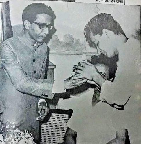 Dr. Kashinath Ghanekar With Balasaheb Thackeray 