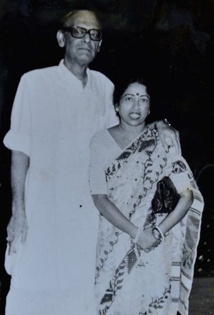 First Lady Suvra Mukherjee with late melodious singer Hemanta Kumar