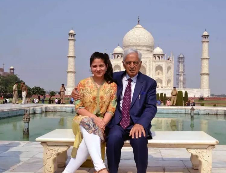 Iltija Mufti along with her grandfather at Taj Mahal in 2015
