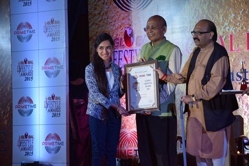 Lavleen Kaur Receiving Global Lifestyle Award