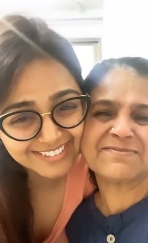 Monal Gajjar With Her Mother