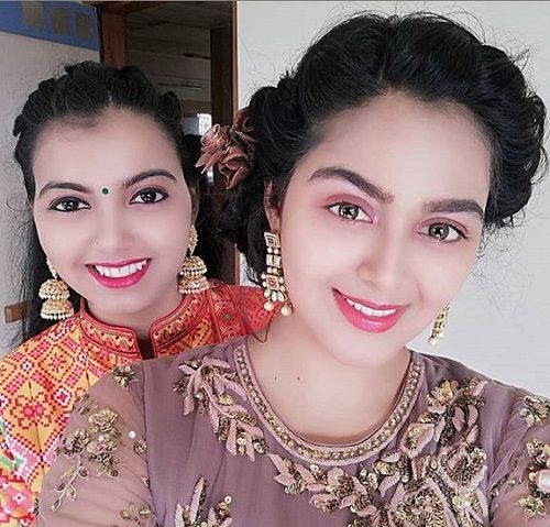 Monal Gajjar With Her Younger Sister